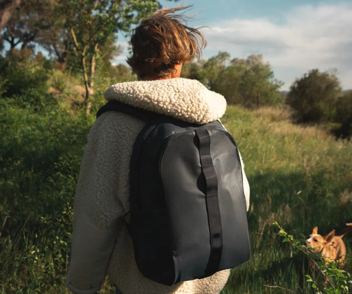 Active Backpack 26L in Jet Black
