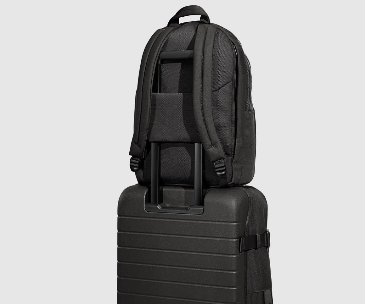 Active Backpack 26L in Jet Black