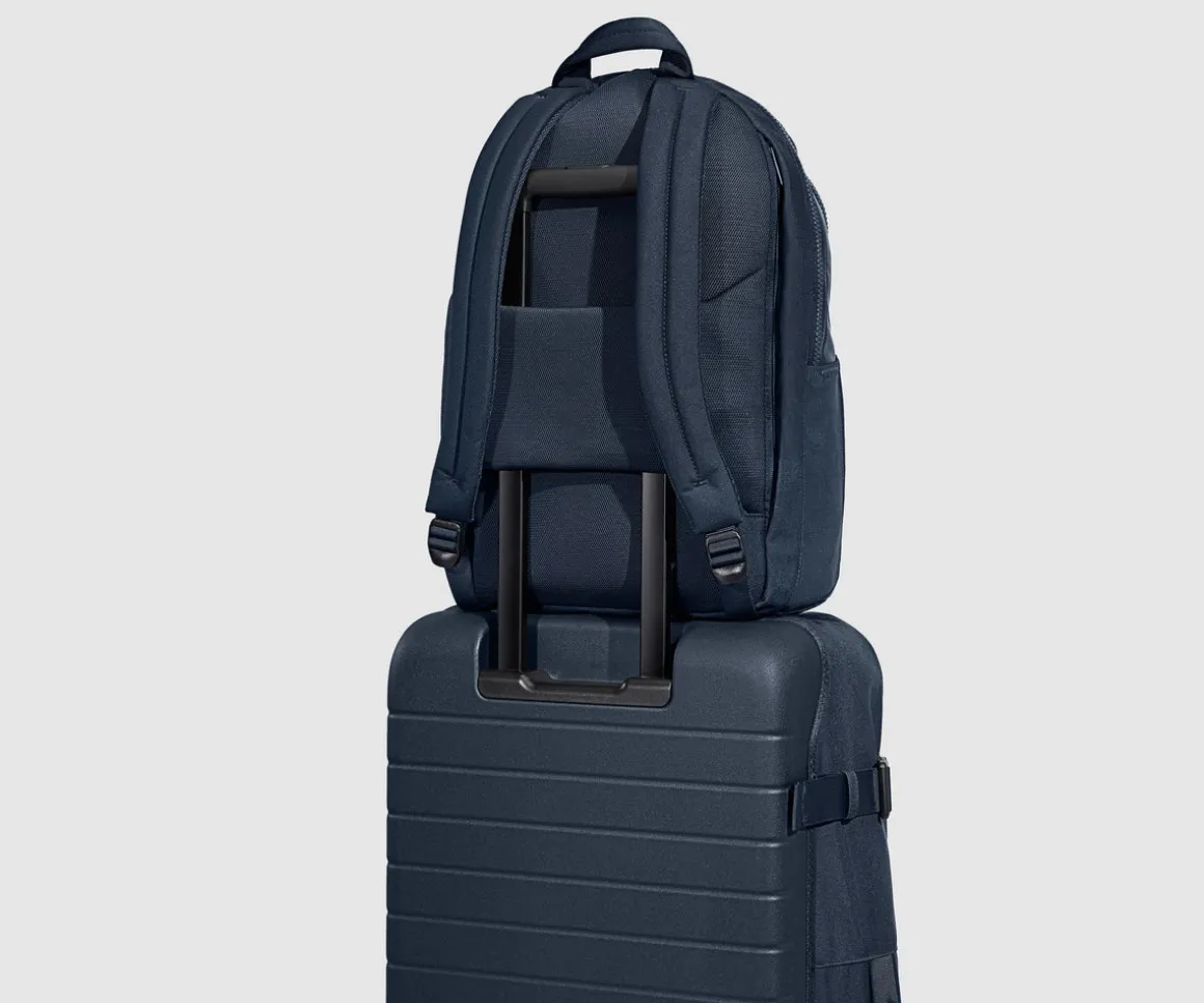 Active Backpack 26L in Navy Blue