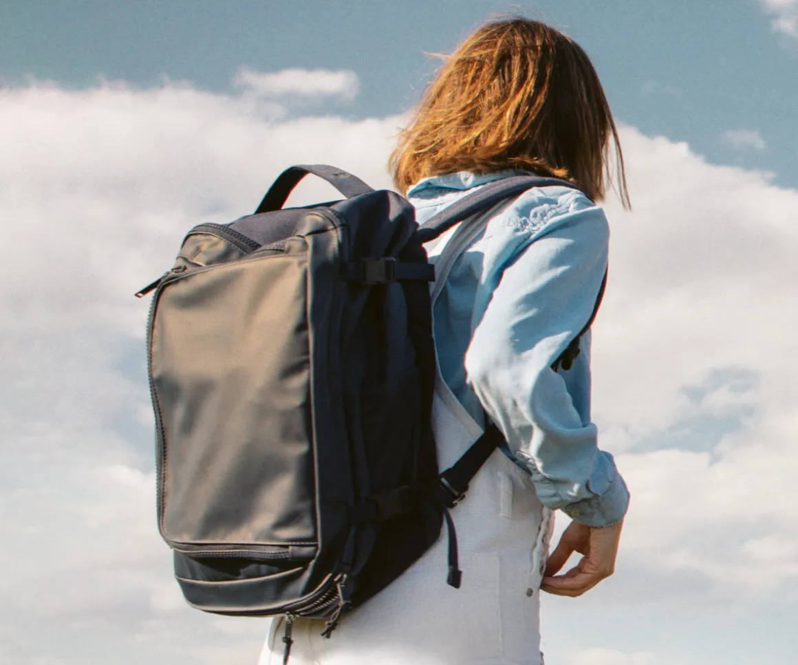 Active Convertible Backpack 25L in Navy Blue