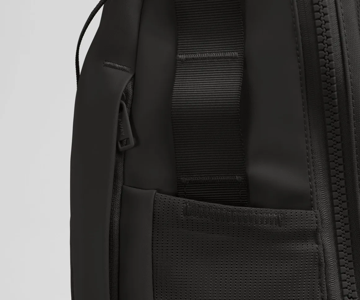 Active Daypack 20L in Jet Black