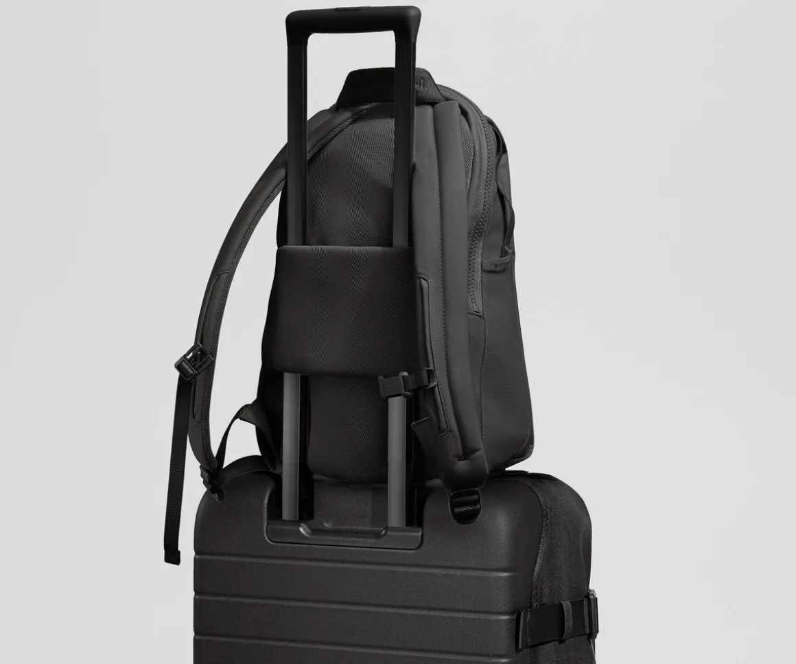 Active Daypack 20L in Jet Black