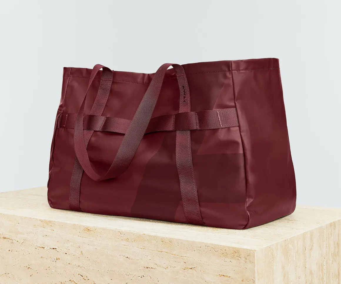 Active Tote 45L in Burgundy Red