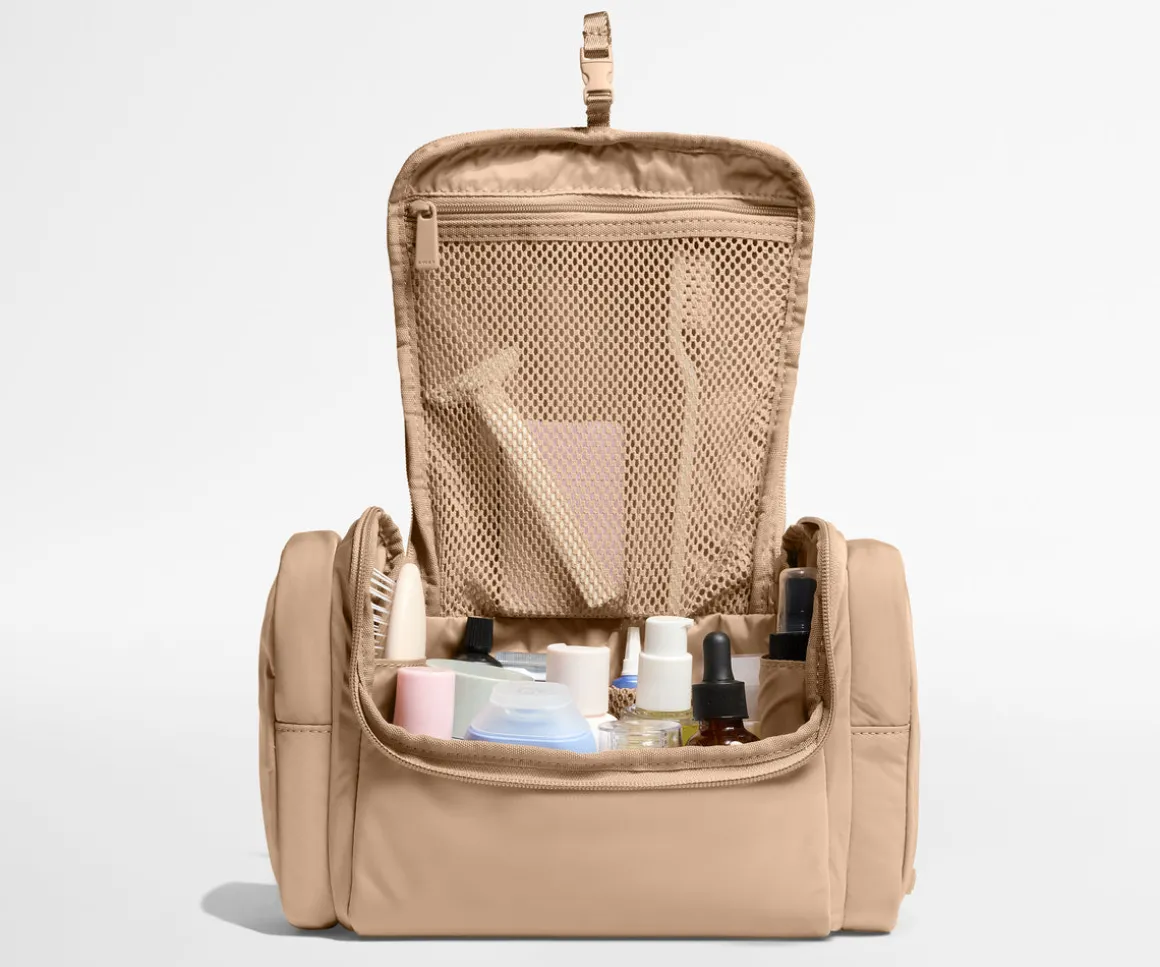 Featherlight Hanging Travel Vanity in Camel Brown
