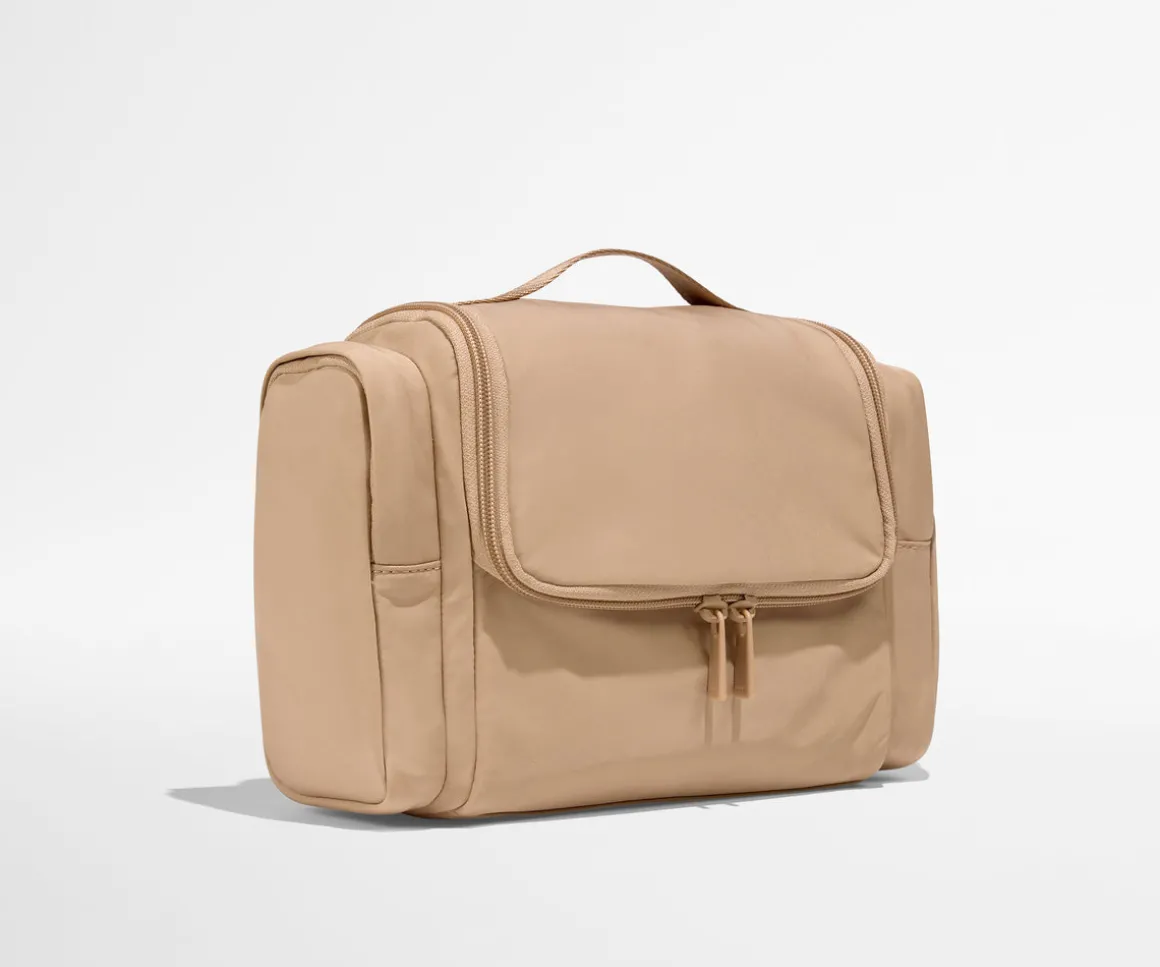 Featherlight Hanging Travel Vanity in Camel Brown
