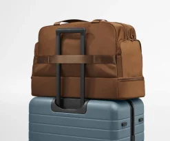 Featherlight Weekender in Amaro Brown