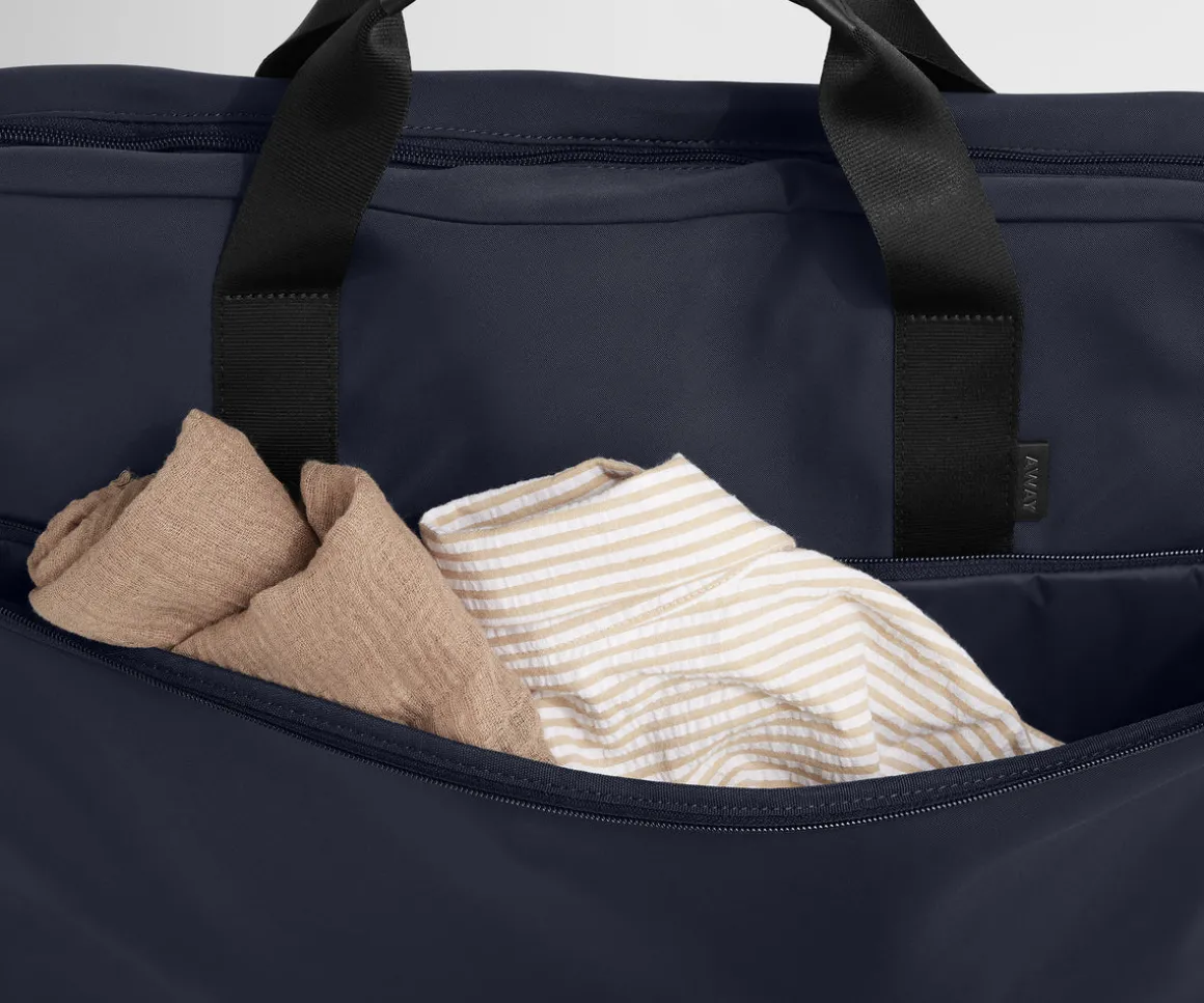Garment Bag in Navy Blue
