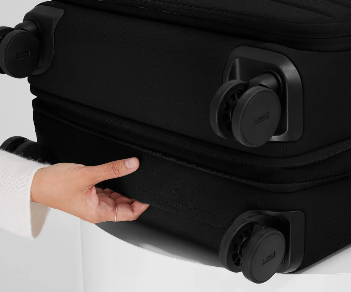 Softside Medium in Jet Black