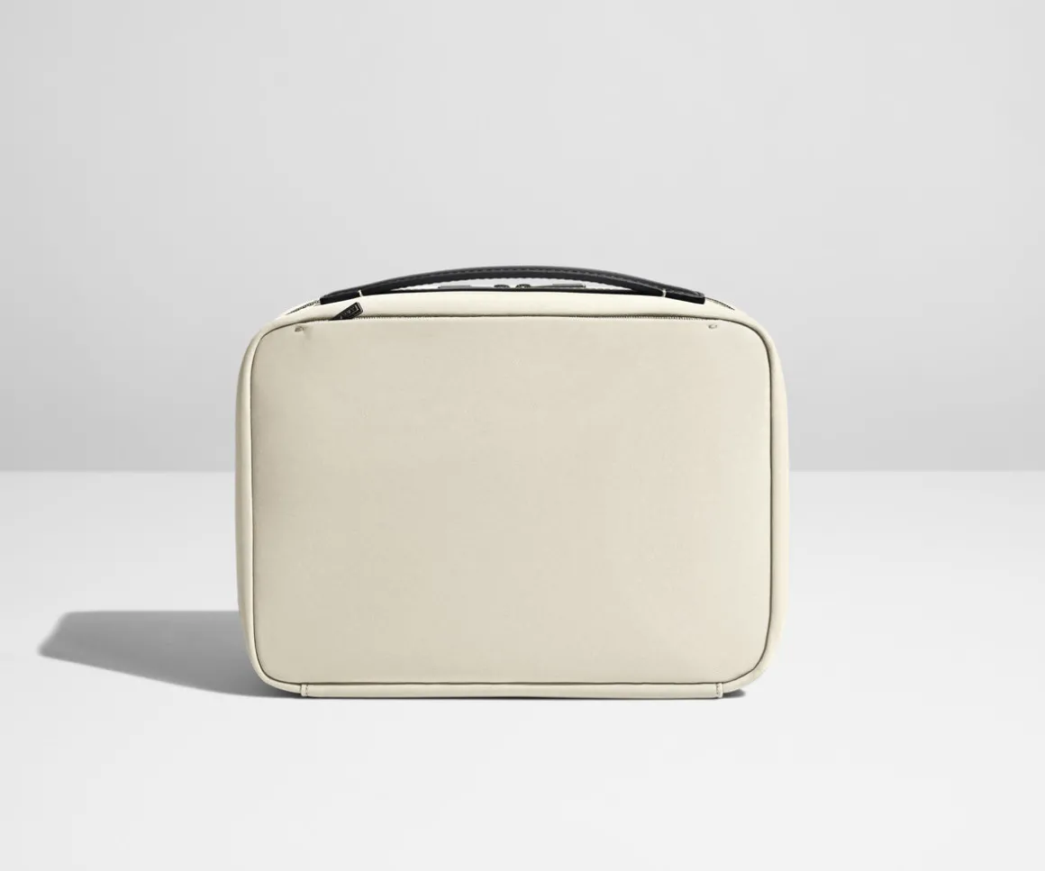 The Hanging Toiletry Bag in Salt White