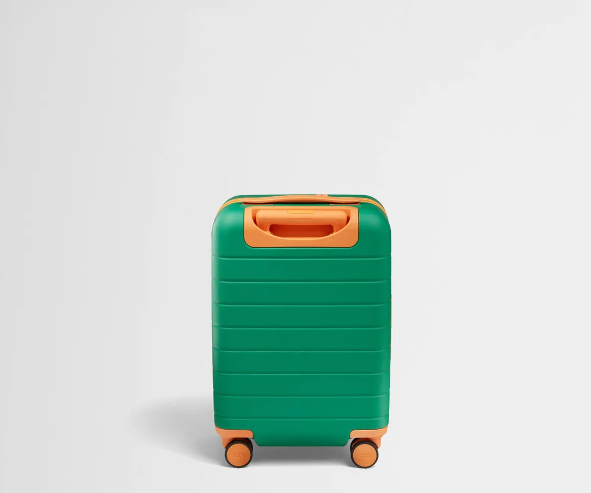 The Kids Carry-On in Froggy Green