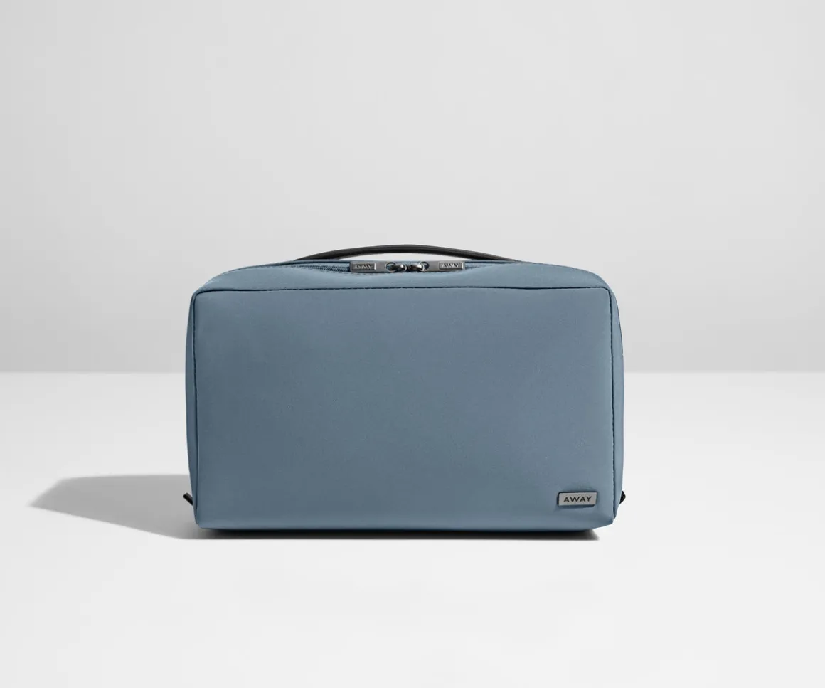 The Large Toiletry Bag in Coast Blue