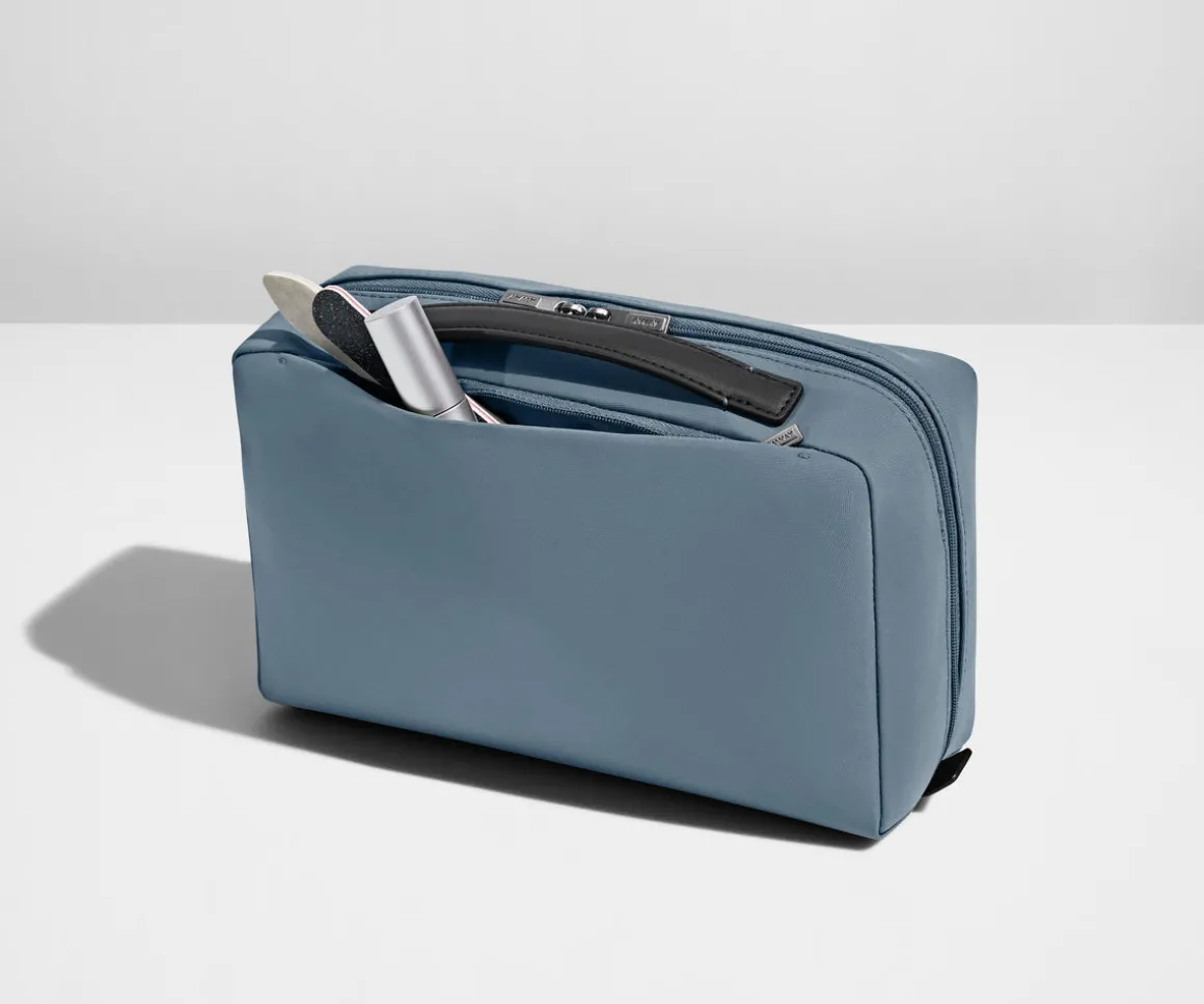 The Large Toiletry Bag in Coast Blue