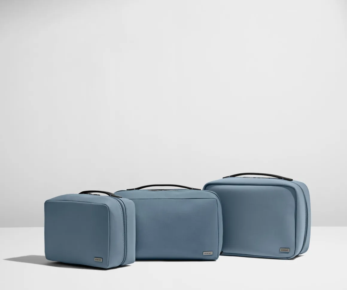 The Large Toiletry Bag in Coast Blue